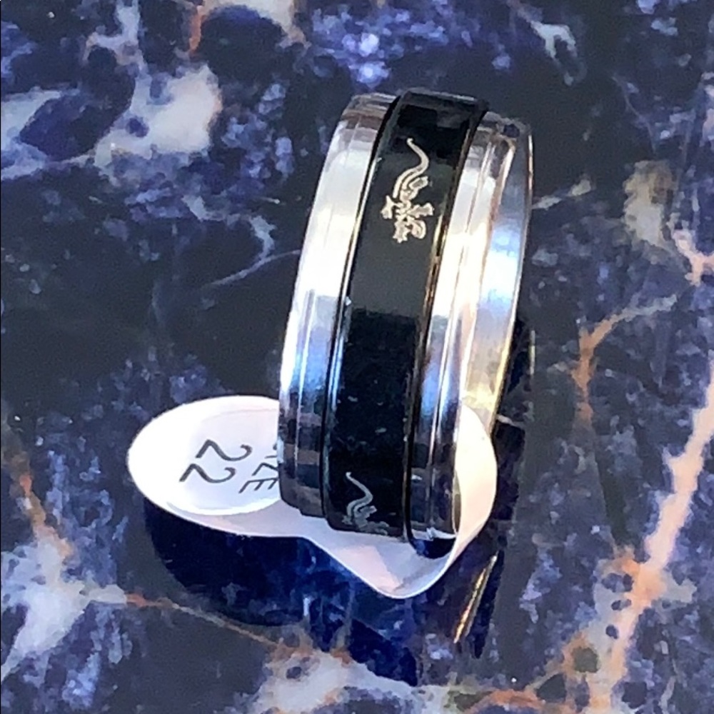 2/$40 Salamander spinner ring NWT
